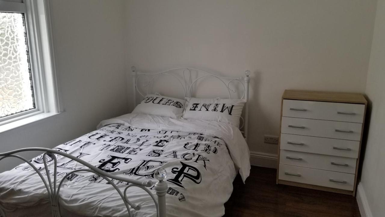 4 Bedroom House 10 Mins Walk To The Beach And Less Than A Mile From Bournemouth Main Station Exterior foto