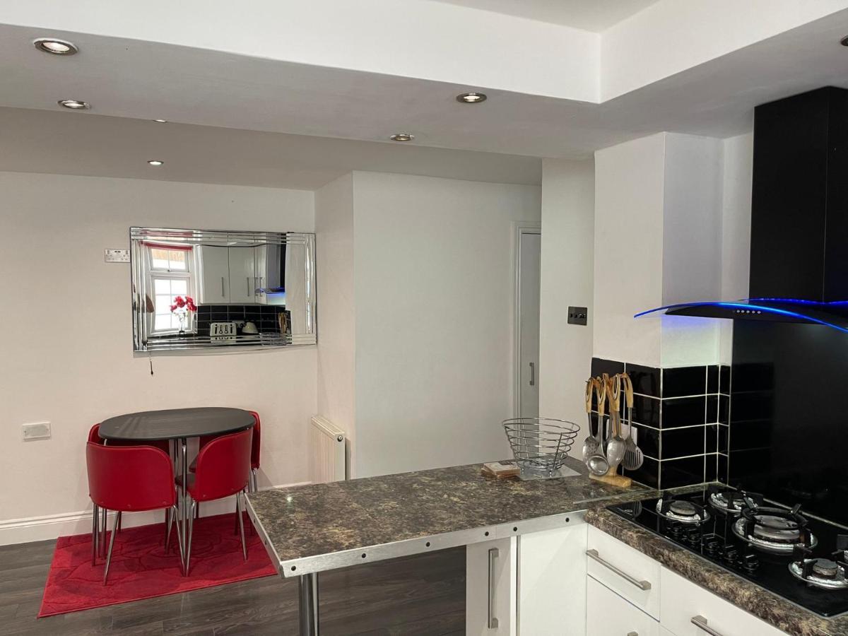 4 Bedroom House 10 Mins Walk To The Beach And Less Than A Mile From Bournemouth Main Station Exterior foto